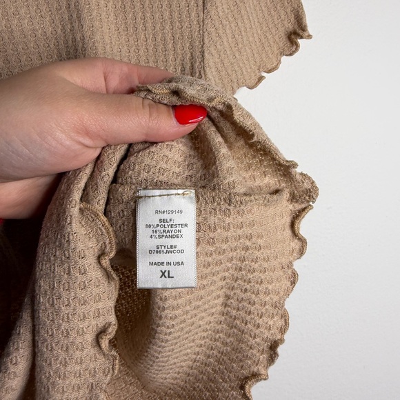 Dippin Daisys Tan Crop Top - Picture 3 of 4